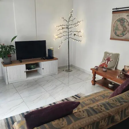 Modern 2 Bedroom 1min Away From The Sea Apartament *
