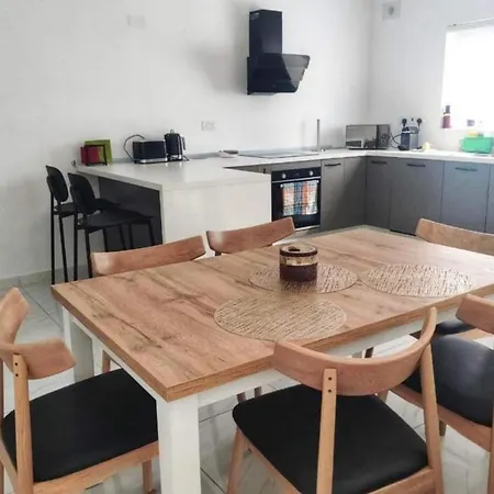 Modern 2 Bedroom 1min Away From The Sea Daire *