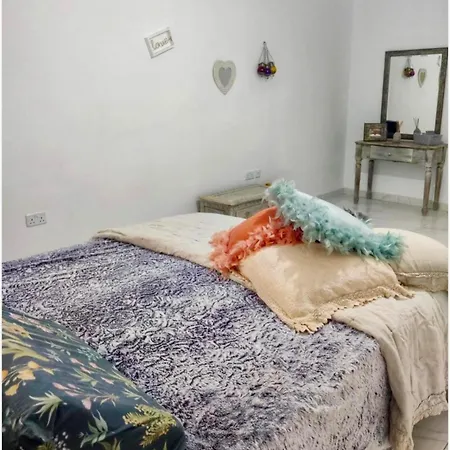 Daire Modern 2 Bedroom 1min Away From The Sea St. Paul's Bay