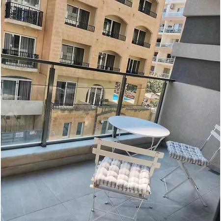 Modern 2 Bedroom 1min Away From The Sea Apartman *